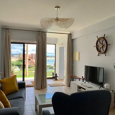 Sea View, Beachfront, Swimming Pool, Free Parking São Martinho do Porto