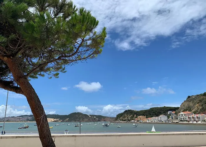 Апартаменты Casa Na Onda Sonho Da Baia-amazing Sea View Сан-Мартинью-ду-Порту